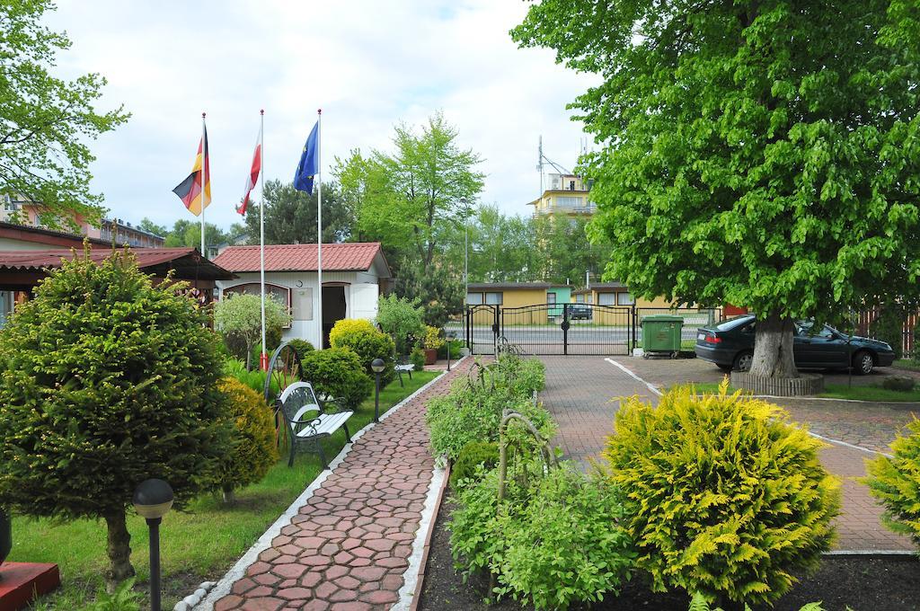 Osrodek Wczasowy Domino Bis Apartment Dzwirzyno Exterior photo
